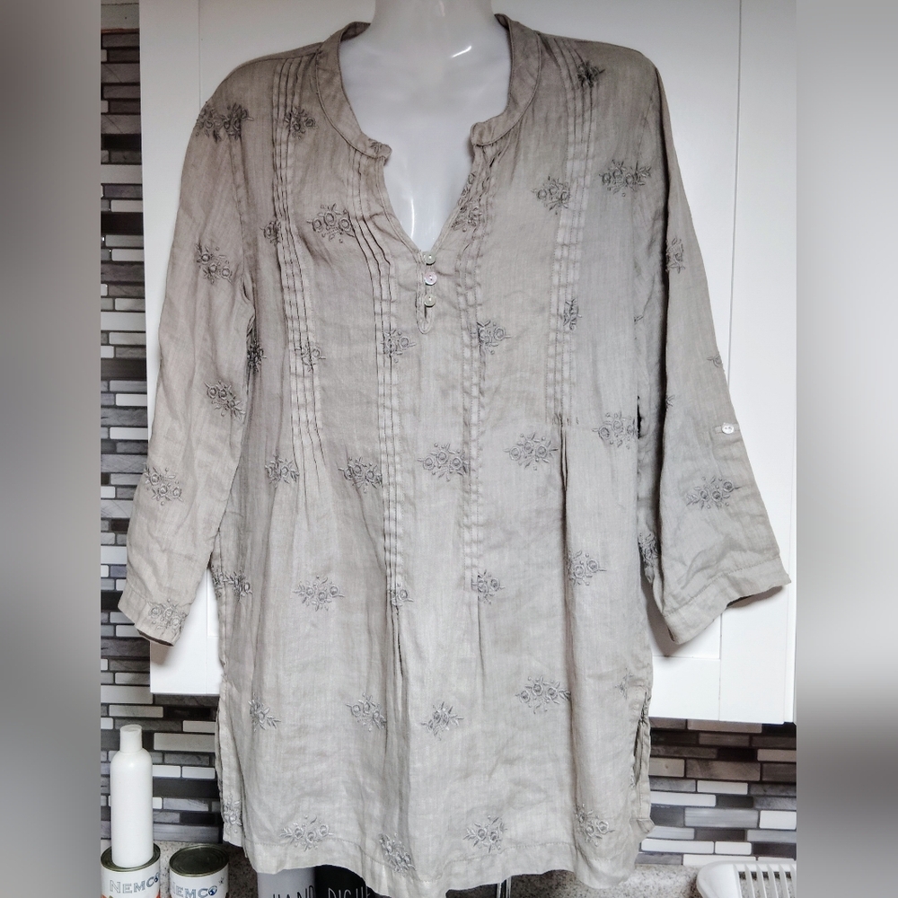 Cynthia Rowley 100% linen embroidered blouse